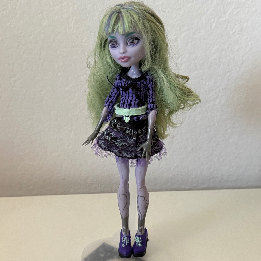 Monster High Twyla doll, 13 Wishes with booklet - Picture 2 of 5